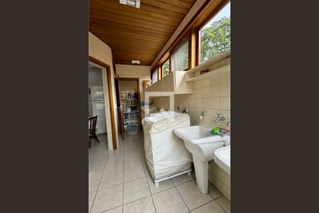 Casa de condomínio à venda com 400m², 5 quartos e 4 vagasÁrea de Serviço