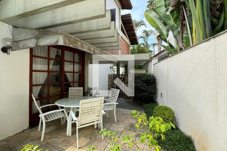 Casa de condomínio à venda com 400m², 5 quartos e 4 vagasVaranda