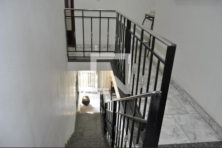 Casa à venda com 191m², 4 quartos e 3 vagasEscada