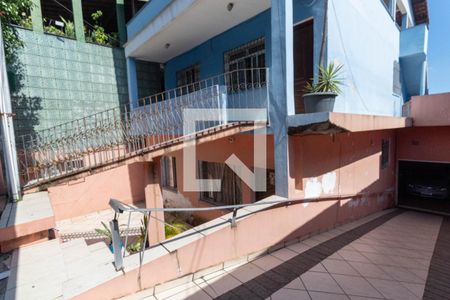 Casa à venda com 500m², 4 quartos e 5 vagas Casa à venda com 500m², 4 quartos e 5 vagasQuintal