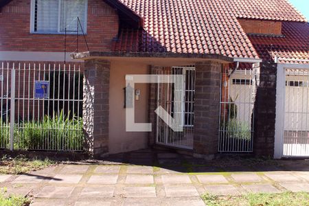 Casa à venda com 394m², 6 quartos e 2 vagas Casa à venda com 394m², 6 quartos e 2 vagasFachada