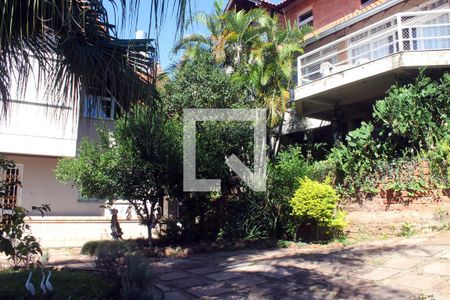 Casa à venda com 394m², 6 quartos e 2 vagas Casa à venda com 394m², 6 quartos e 2 vagasQuintal