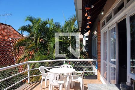 Casa à venda com 394m², 6 quartos e 2 vagas Casa à venda com 394m², 6 quartos e 2 vagasSala - Sacada