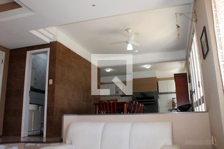 Casa à venda com 394m², 6 quartos e 2 vagas Casa à venda com 394m², 6 quartos e 2 vagasSala Casa Piscina