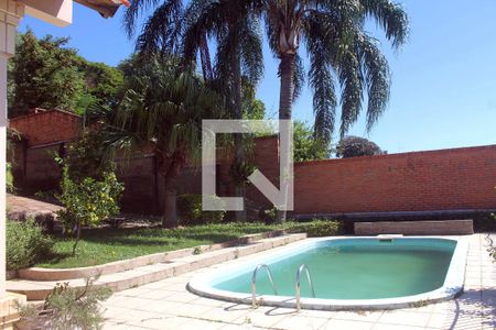 Casa à venda com 394m², 6 quartos e 2 vagas Casa à venda com 394m², 6 quartos e 2 vagasPiscina