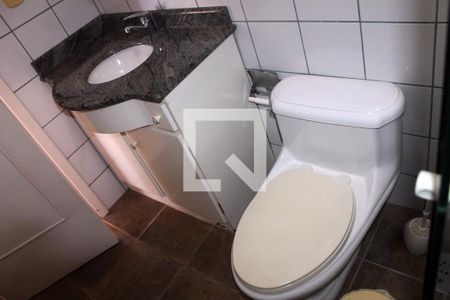 Casa à venda com 394m², 6 quartos e 2 vagas Casa à venda com 394m², 6 quartos e 2 vagasBanheiro Casa Piscina