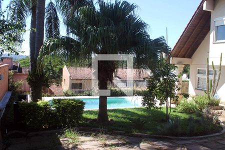 Casa à venda com 394m², 6 quartos e 2 vagas Casa à venda com 394m², 6 quartos e 2 vagasQuintal