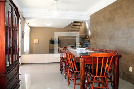 Casa à venda com 394m², 6 quartos e 2 vagas Casa à venda com 394m², 6 quartos e 2 vagasSala Casa Piscina