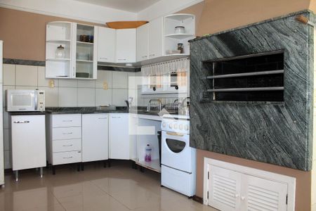Casa à venda com 394m², 6 quartos e 2 vagas Casa à venda com 394m², 6 quartos e 2 vagasCozinha Casa Piscina