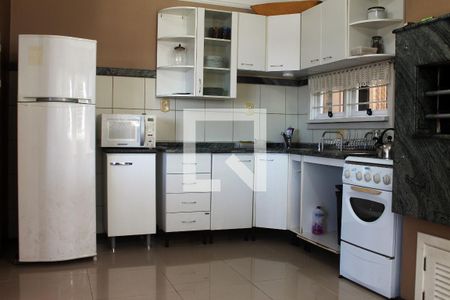 Casa à venda com 394m², 6 quartos e 2 vagas Casa à venda com 394m², 6 quartos e 2 vagasCozinha Casa Piscina