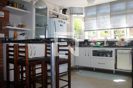 Casa à venda com 394m², 6 quartos e 2 vagas Casa à venda com 394m², 6 quartos e 2 vagasCozinha