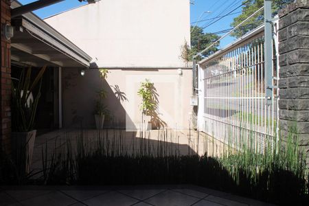 Casa à venda com 394m², 6 quartos e 2 vagas Casa à venda com 394m², 6 quartos e 2 vagasEntrada