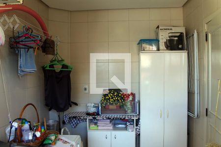 Casa à venda com 394m², 6 quartos e 2 vagas Casa à venda com 394m², 6 quartos e 2 vagasÁrea de Serviço