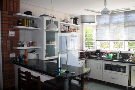 Casa à venda com 394m², 6 quartos e 2 vagas Casa à venda com 394m², 6 quartos e 2 vagasCozinha