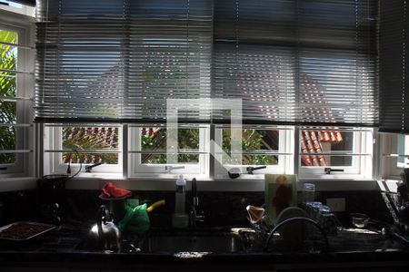 Casa à venda com 394m², 6 quartos e 2 vagas Casa à venda com 394m², 6 quartos e 2 vagasCozinha