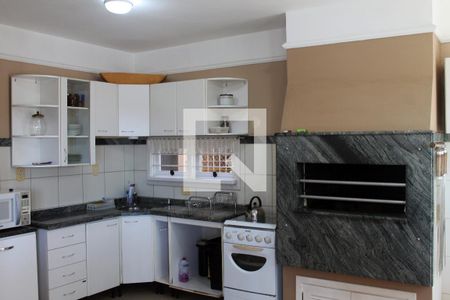 Casa à venda com 394m², 6 quartos e 2 vagas Casa à venda com 394m², 6 quartos e 2 vagasCozinha Casa Piscina