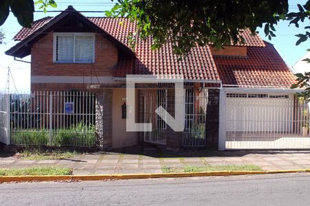 Casa à venda com 394m², 6 quartos e 2 vagas Casa à venda com 394m², 6 quartos e 2 vagasFachada