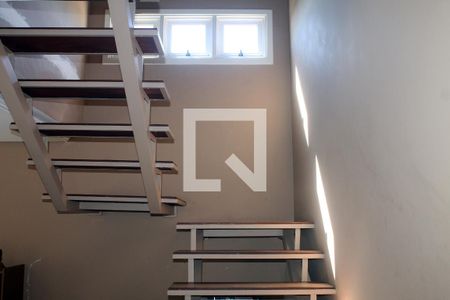 Casa à venda com 394m², 6 quartos e 2 vagas Casa à venda com 394m², 6 quartos e 2 vagasEscada Casa Piscina