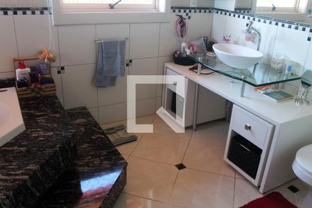 Casa à venda com 394m², 6 quartos e 2 vagas Casa à venda com 394m², 6 quartos e 2 vagasBanheiro