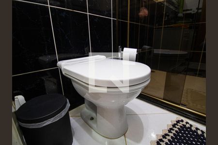 Casa à venda com 130m², 3 quartos e 2 vagasBanheiro Social