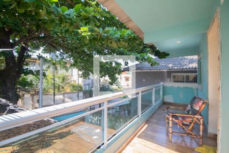 Casa à venda com 84m², 2 quartos e 2 vagas Casa à venda com 84m², 2 quartos e 2 vagasVaranda