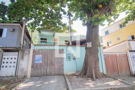 Casa à venda com 84m², 2 quartos e 2 vagas Casa à venda com 84m², 2 quartos e 2 vagasFachada