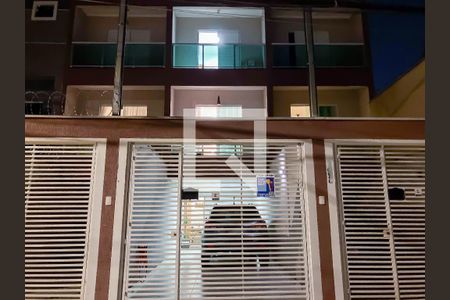 Casa à venda com 127m², 3 quartos e 2 vagas Casa à venda com 127m², 3 quartos e 2 vagasFachada