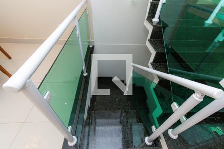 Casa à venda com 127m², 3 quartos e 2 vagas Casa à venda com 127m², 3 quartos e 2 vagasEscada