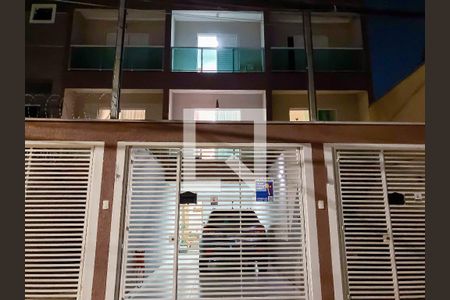 Casa à venda com 127m², 3 quartos e 2 vagas Casa à venda com 127m², 3 quartos e 2 vagasFachada