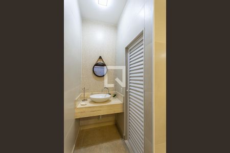 Casa à venda com 200m², 3 quartos e 4 vagasBanheiro Área externa