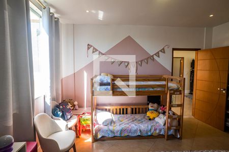 Casa à venda com 390m², 5 quartos e 4 vagasQuarto 3 suite