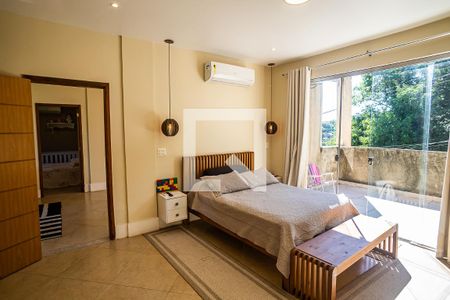 Casa à venda com 390m², 5 quartos e 4 vagasQuarto Suíte Master