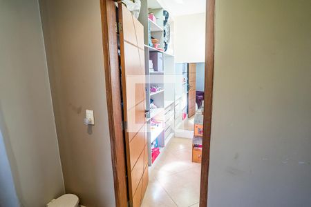 Casa à venda com 390m², 5 quartos e 4 vagasQuarto 2 suite - closet