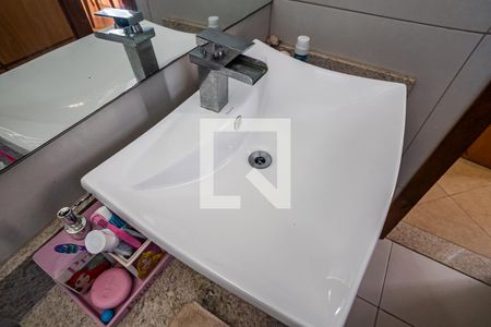 Casa à venda com 390m², 5 quartos e 4 vagasQuarto 3 suite - banheiro - torneira