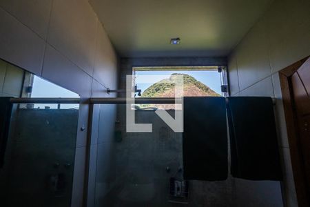 Casa à venda com 390m², 5 quartos e 4 vagasQuarto Suíte Master - banheiro