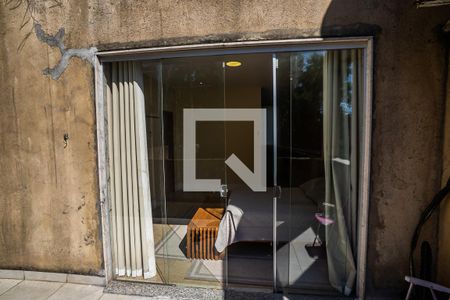 Casa à venda com 390m², 5 quartos e 4 vagasQuarto Suíte Master - varanda