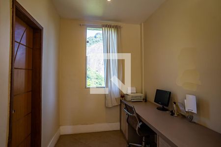 Casa à venda com 390m², 5 quartos e 4 vagasQuarto Suíte Master - escritório