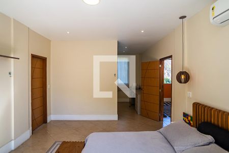 Casa à venda com 390m², 5 quartos e 4 vagasQuarto Suíte Master