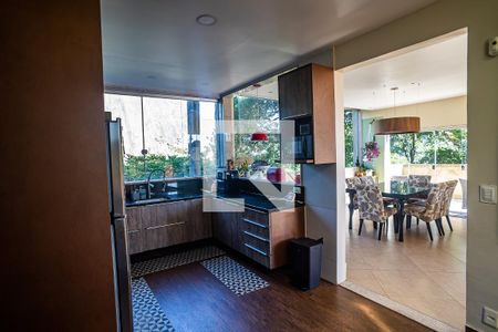 Casa à venda com 390m², 5 quartos e 4 vagasCozinha