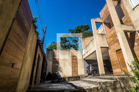 Casa à venda com 390m², 5 quartos e 4 vagasEntrada da casa