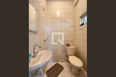 Casa à venda com 316m², 6 quartos e 5 vagas Casa à venda com 316m², 6 quartos e 5 vagasLavabo