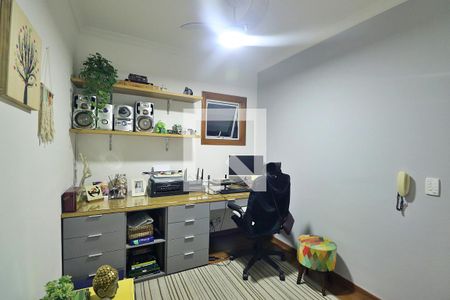 Casa à venda com 230m², 3 quartos e 3 vagasEscritório