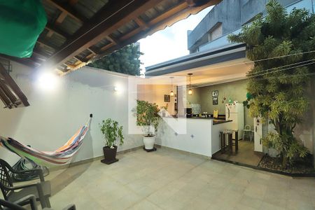 Casa à venda com 230m², 3 quartos e 3 vagasQuintal