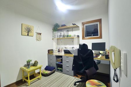 Casa à venda com 230m², 3 quartos e 3 vagasEscritório