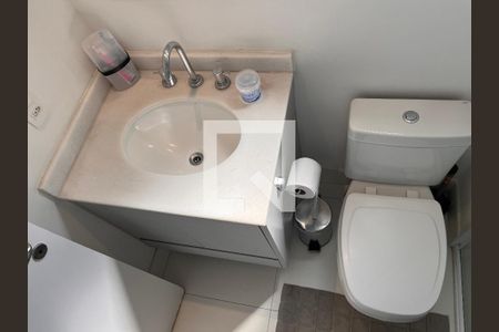 Apartamento à venda com 79m², 2 quartos e 2 vagasBanheiro da Suíte