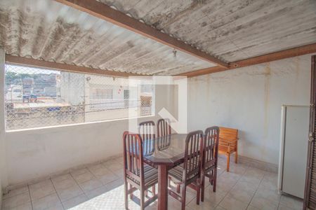 Casa à venda com 500m², 3 quartos e 1 vaga Casa à venda com 500m², 3 quartos e 1 vagaVaranda