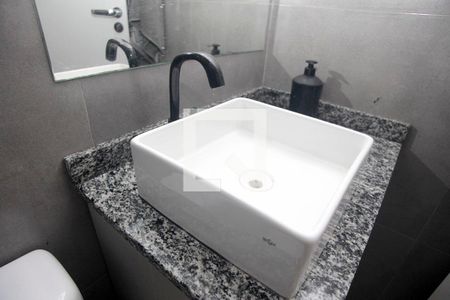 Banheiro de kitnet/studio à venda com 1 quarto, 30m² em Cidade Baixa, Porto Alegre