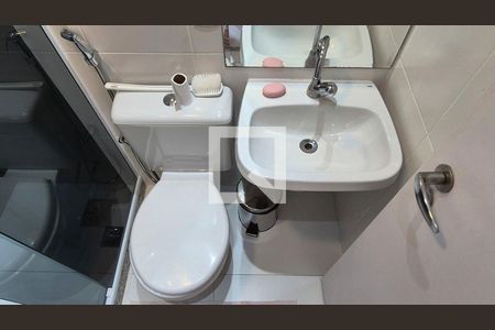 Apartamento à venda com 210m², 4 quartos e 2 vagas Apartamento à venda com 210m², 4 quartos e 2 vagasBanheiro 2