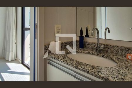 Apartamento à venda com 210m², 4 quartos e 2 vagas Apartamento à venda com 210m², 4 quartos e 2 vagasBanheiro