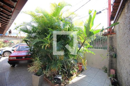 Casa à venda com 400m², 3 quartos e 3 vagasGaragem e jardim frontal